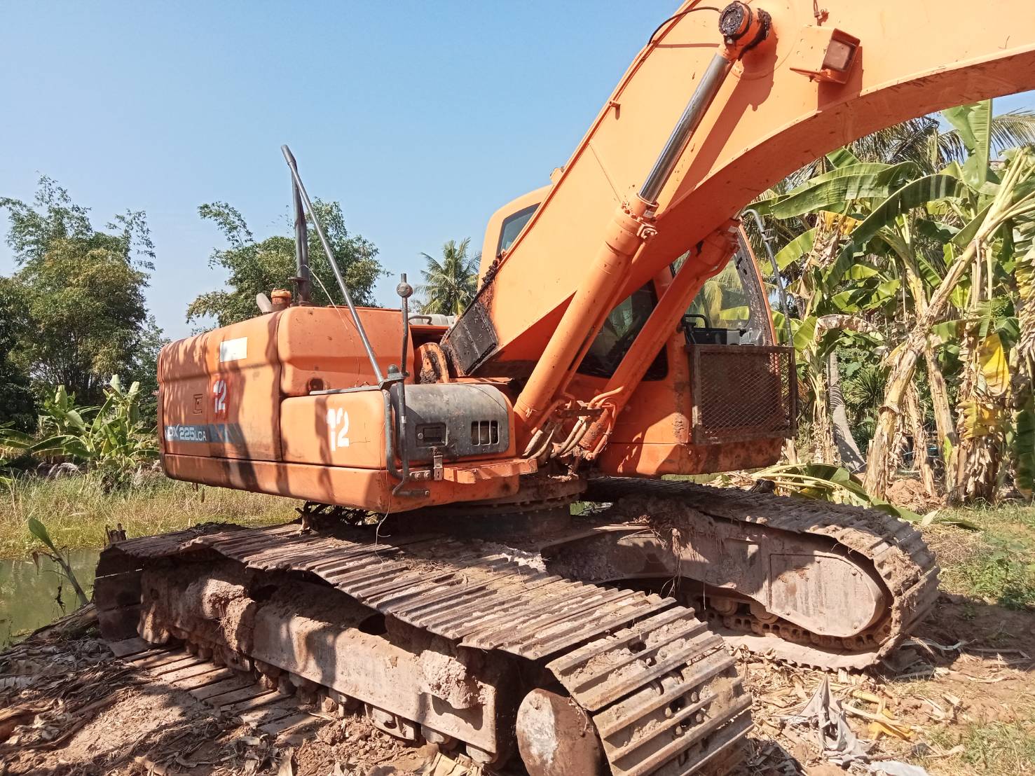 ขาย Doosan DX225 LCA ปี 2017 สภาพพร้อมใช้งาน