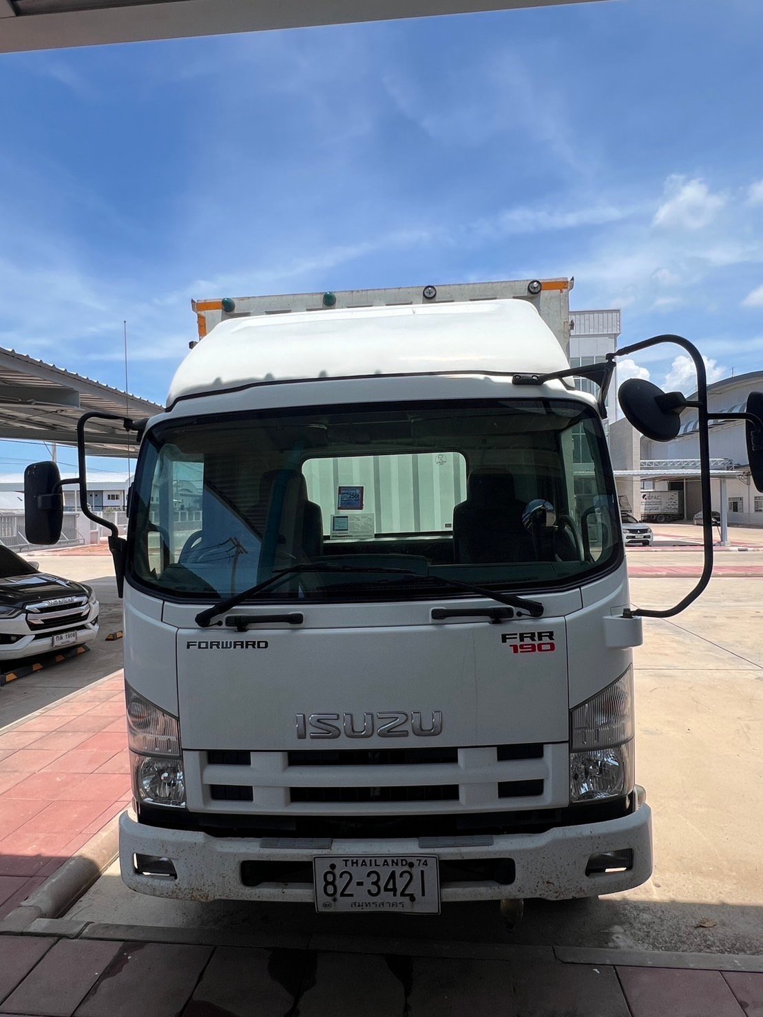 รถบรรทุก 6 ล้อ 2 เพลา ISUZU FRR190 แรงม้าปี60 ตู้แห้ง
