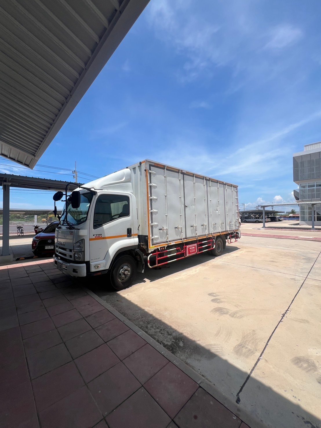 รถบรรทุก 6 ล้อ 2 เพลา ISUZU FRR190 แรงม้าปี60 ตู้แห้ง รถบรรทุก 6 ล้อ 2 เพลา ISUZU FRR190 แรงม้าปี60 ตู้แห้ง
