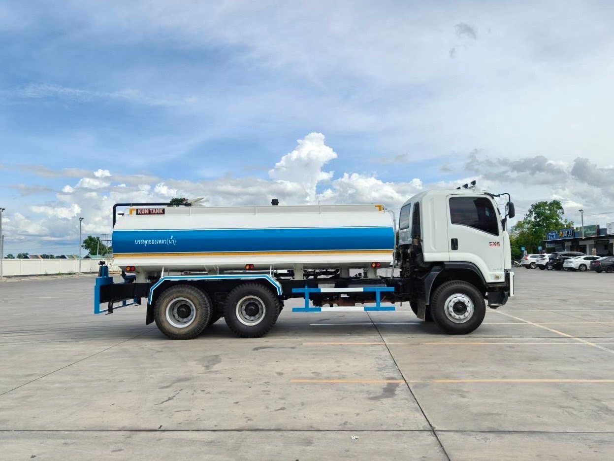 10ล้อ ISUZU FVZ 240 แรง ถังนำ้สเปย์ท้าย 2 เพลา 10ล้อ ISUZU FVZ 240 แรง ถังนำ้สเปย์ท้าย 2 เพลา