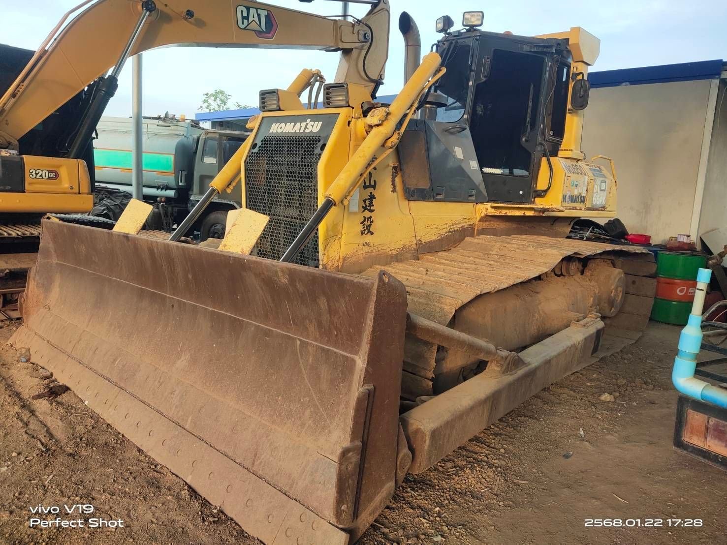 แทรกเตอร์ KOMATSU D65 เบออินเตอร์ ตัวท๊อป เก่านอก รถ 2 ปีก่วา แทรกเตอร์ KOMATSU D65 เบออินเตอร์ ตัวท๊อป เก่านอก รถ 2 ปีก่วา