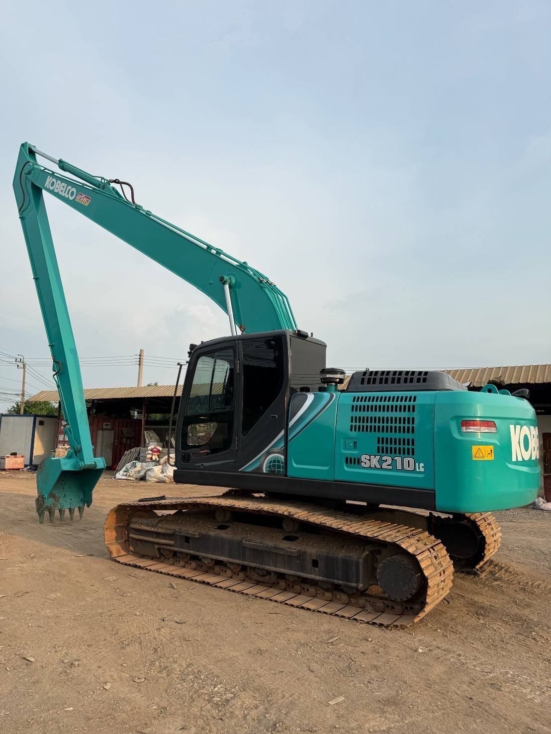 KOBELCO SK210 LC มากเท็น บูมยาว 16 เมตร เครื่องปั้มดี ช่วงล่างเต็ม KOBELCO SK210 LC มากเท็น บูมยาว 16 เมตร เครื่องปั้มดี ช่วงล่างเต็ม