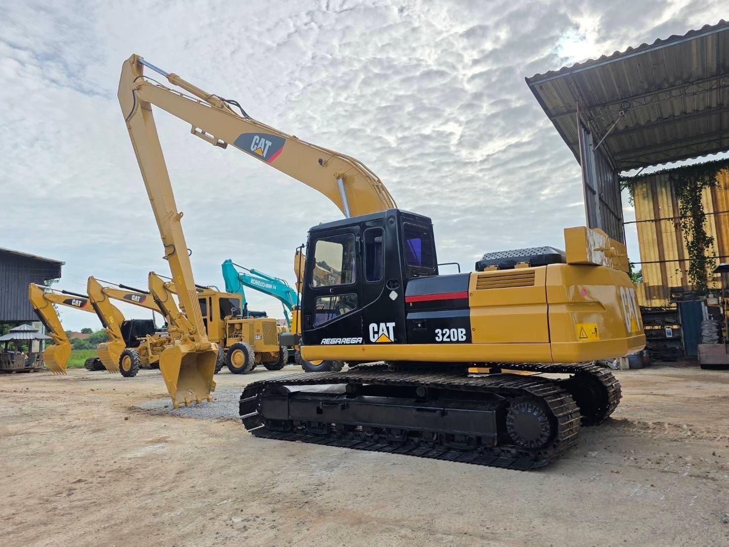 CAT320LC 1KI00342 บูมยาว 16 M.ไฟฟ้าครบ