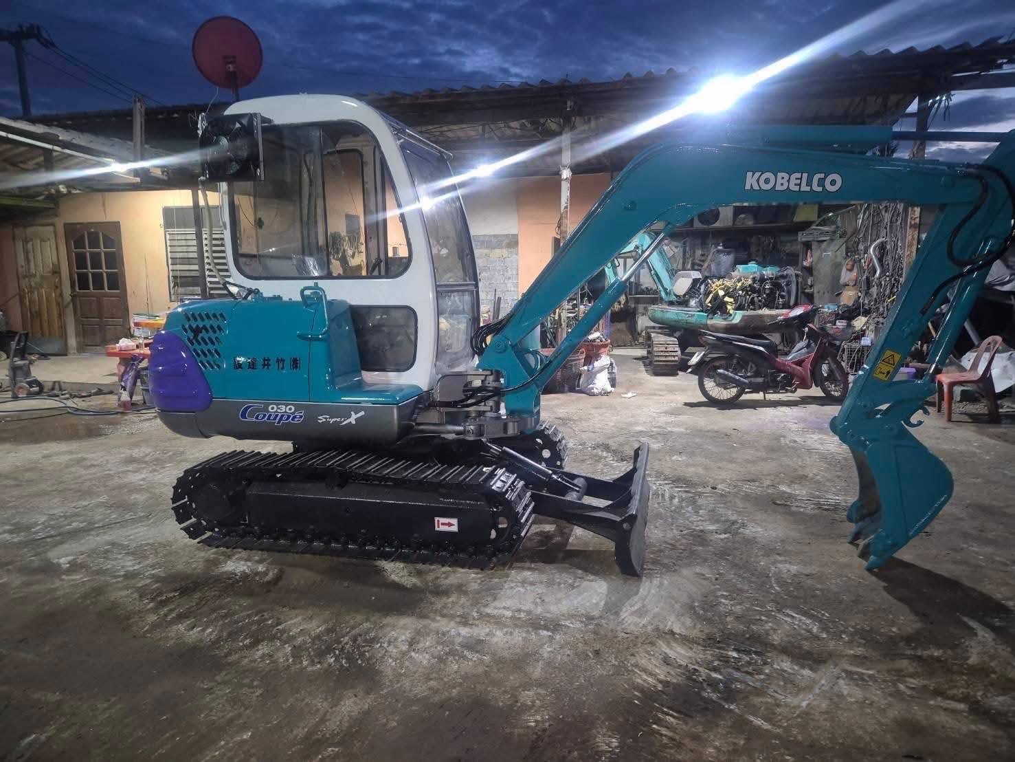 KOBELCO SK030 คอลโทรลน้ำมัน ปั้มนิ้ว KOBELCO SK030 คอลโทรลน้ำมัน ปั้มนิ้ว