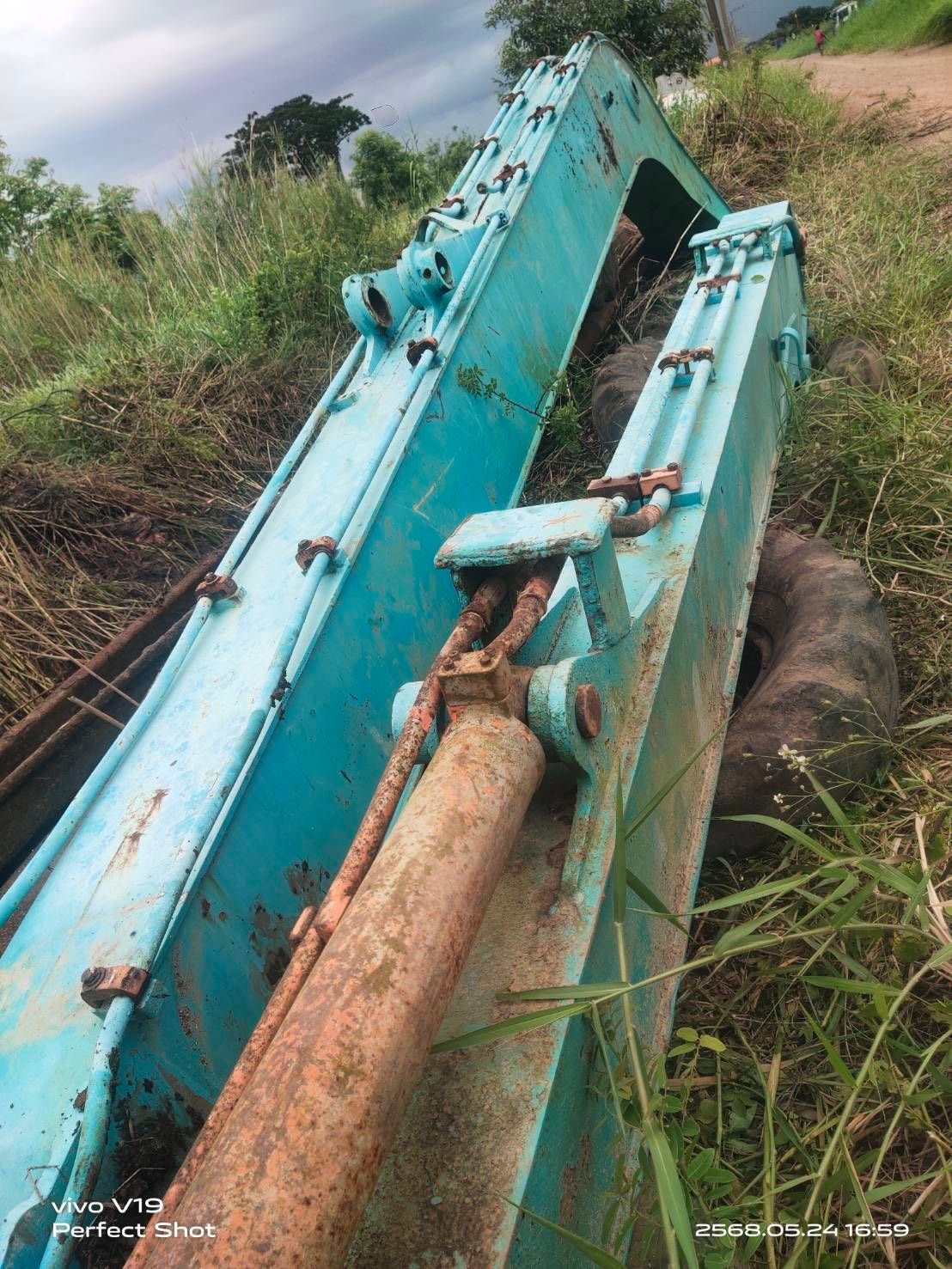 บูมยาว HITACHI ZX200 ยาว 16 เมตร ได้ทั้งบูมอาร์ม กระบอก บูมยาว HITACHI ZX200 ยาว 16 เมตร ได้ทั้งบูมอาร์ม กระบอก