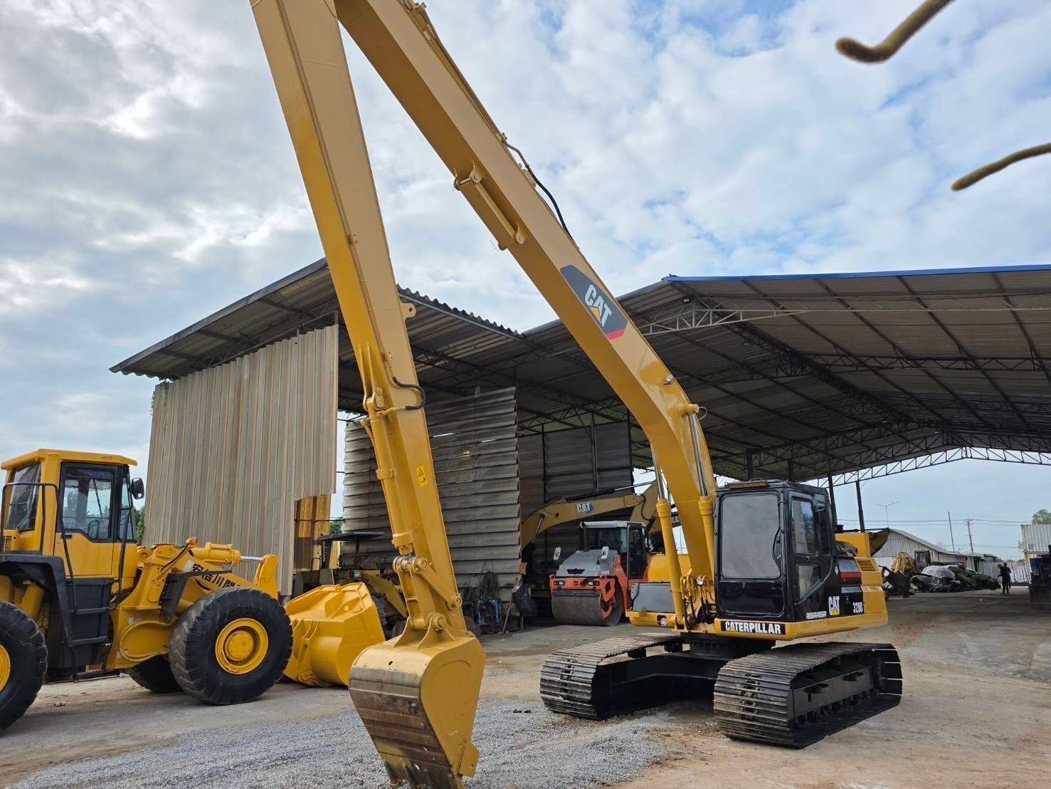 CAT320LC 1KI00342 บูมยาว 16 M.ไฟฟ้าครบ CAT320LC 1KI00342 บูมยาว 16 M.ไฟฟ้าครบ