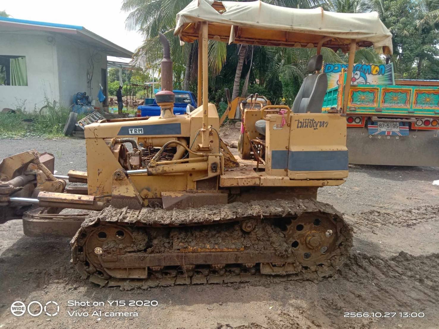 ขายด่วน แทรกเตอร์ komatsu d20a รุ่น 5