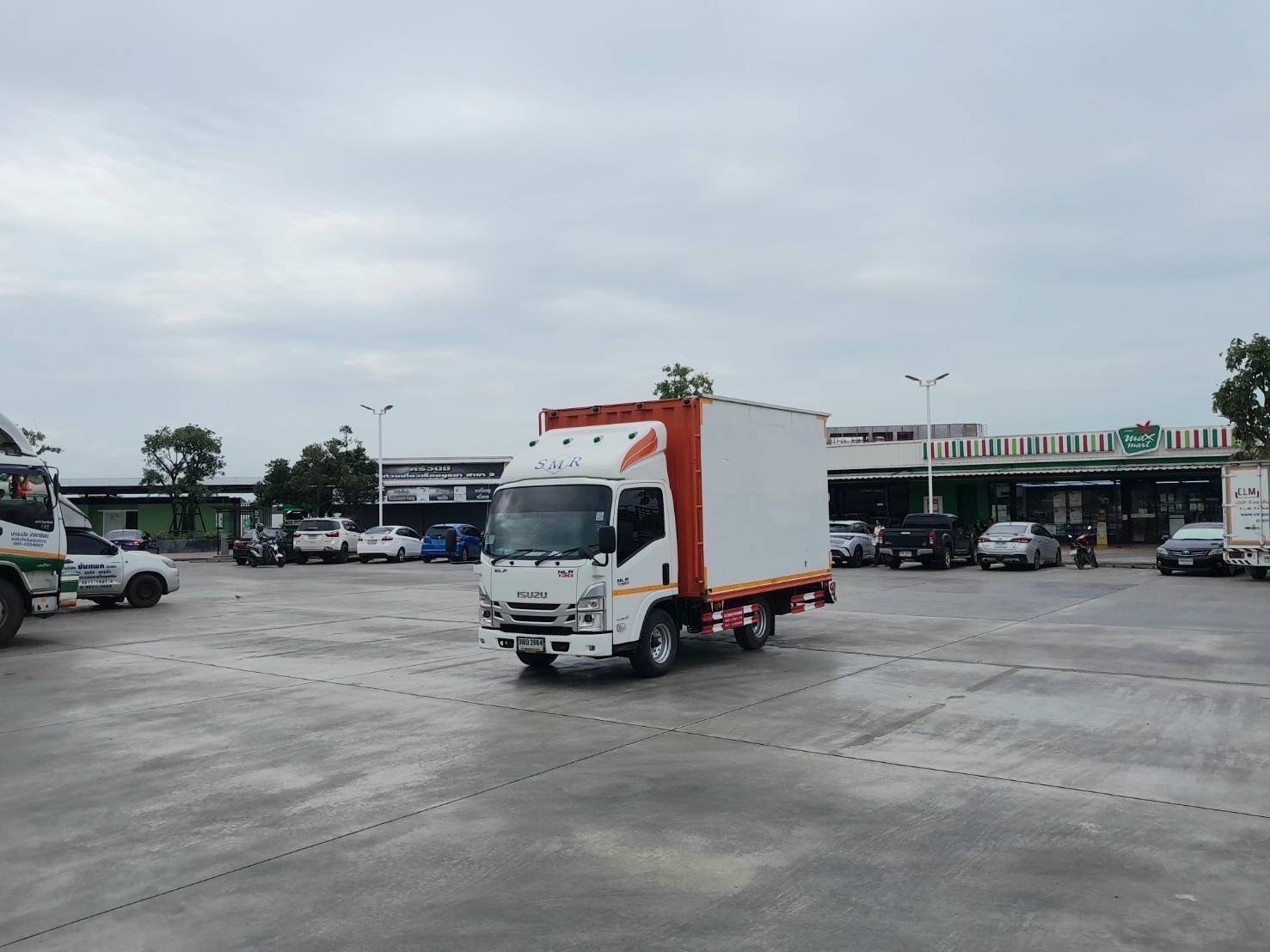 4ล้อ NEW NLR 130 ตู้เเห้ง 2 บาน ยาวใน 3.30