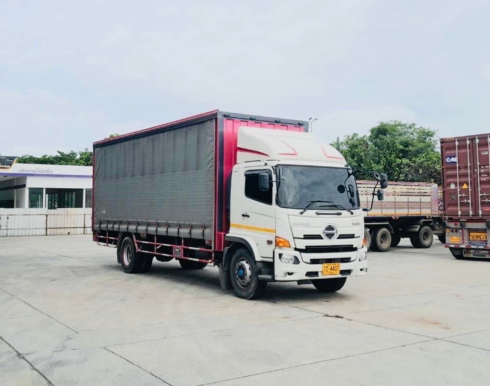 6 ล้อ HINO FG8J 240 แรง ตู้ผ้าใบ ยาว 7.80 เมตร อู่ BBC 6 ล้อ HINO FG8J 240 แรง ตู้ผ้าใบ ยาว 7.80 เมตร อู่ BBC