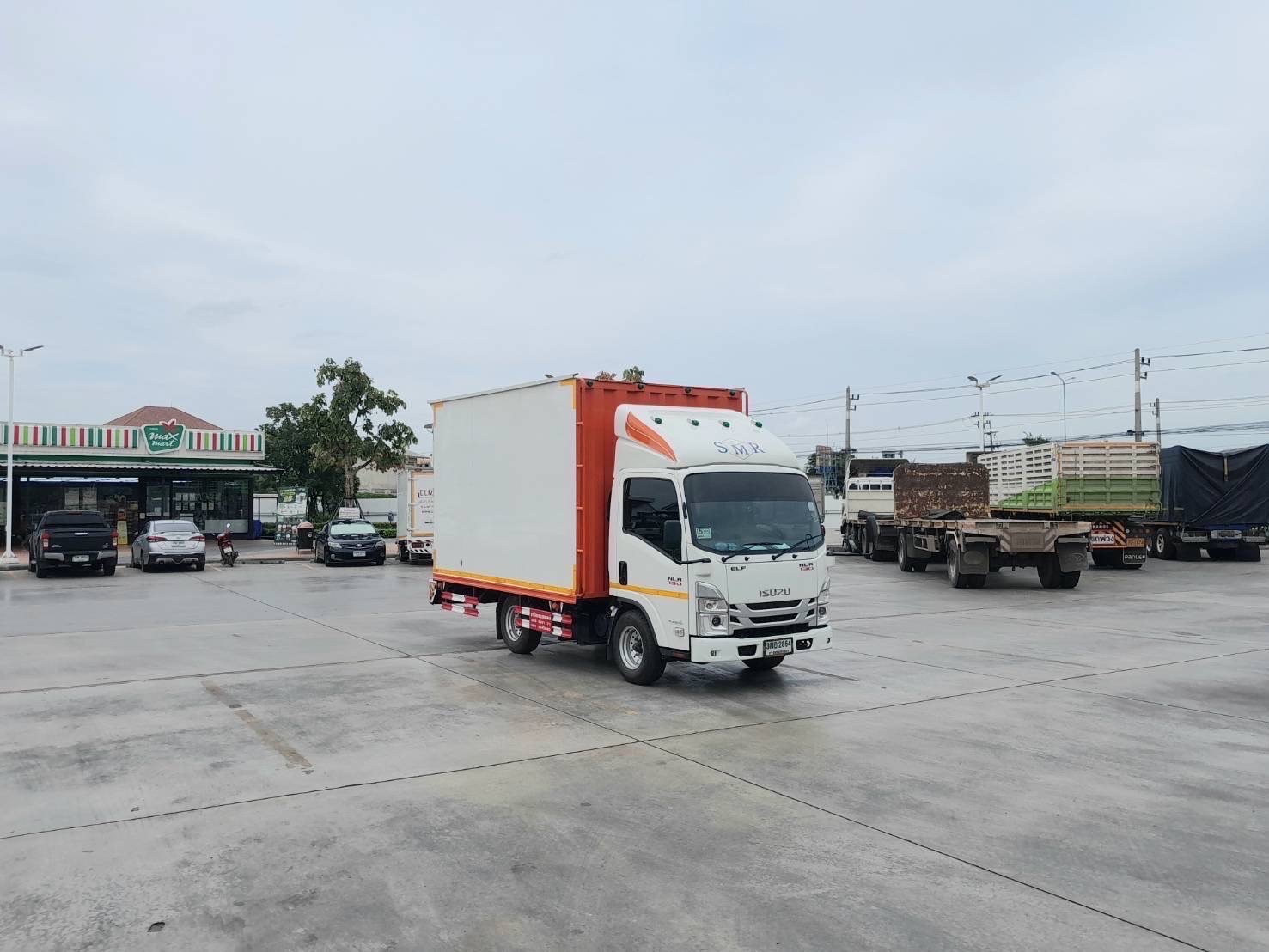 4ล้อ NEW NLR 130 ตู้เเห้ง 2 บาน ยาวใน 3.30 4ล้อ NEW NLR 130 ตู้เเห้ง 2 บาน ยาวใน 3.30