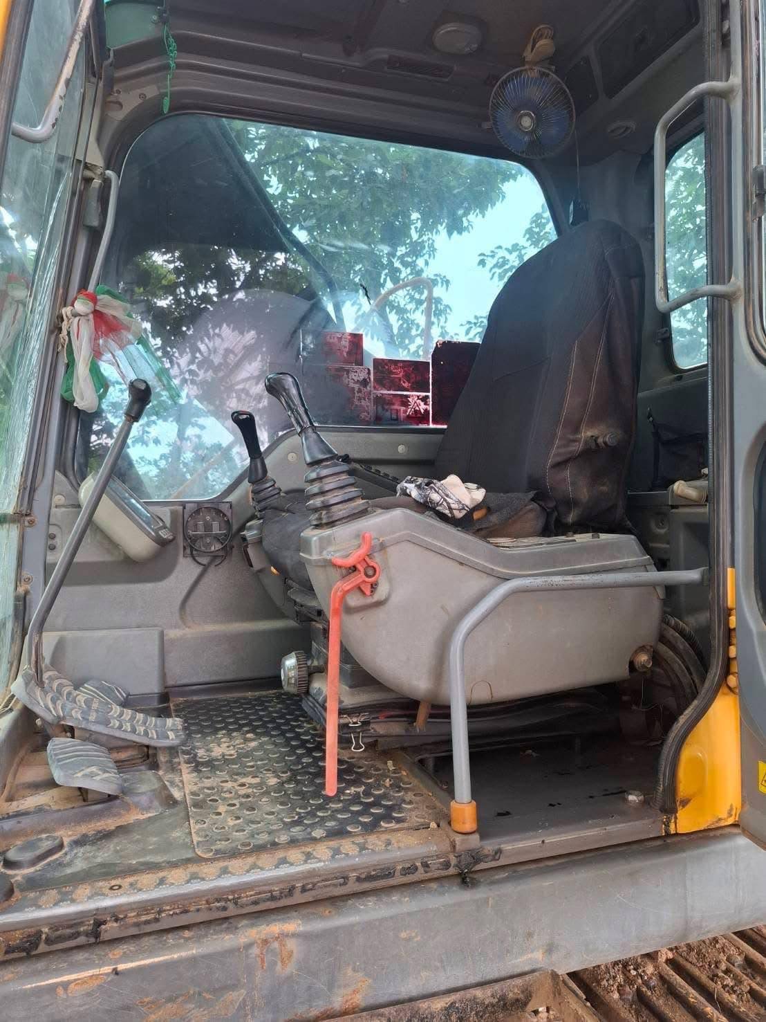 Volvo EC210B Prime เล่มทะเบียน เครื่องปั้มสมบูรณ์ Volvo EC210B Prime เล่มทะเบียน เครื่องปั้มสมบูรณ์
