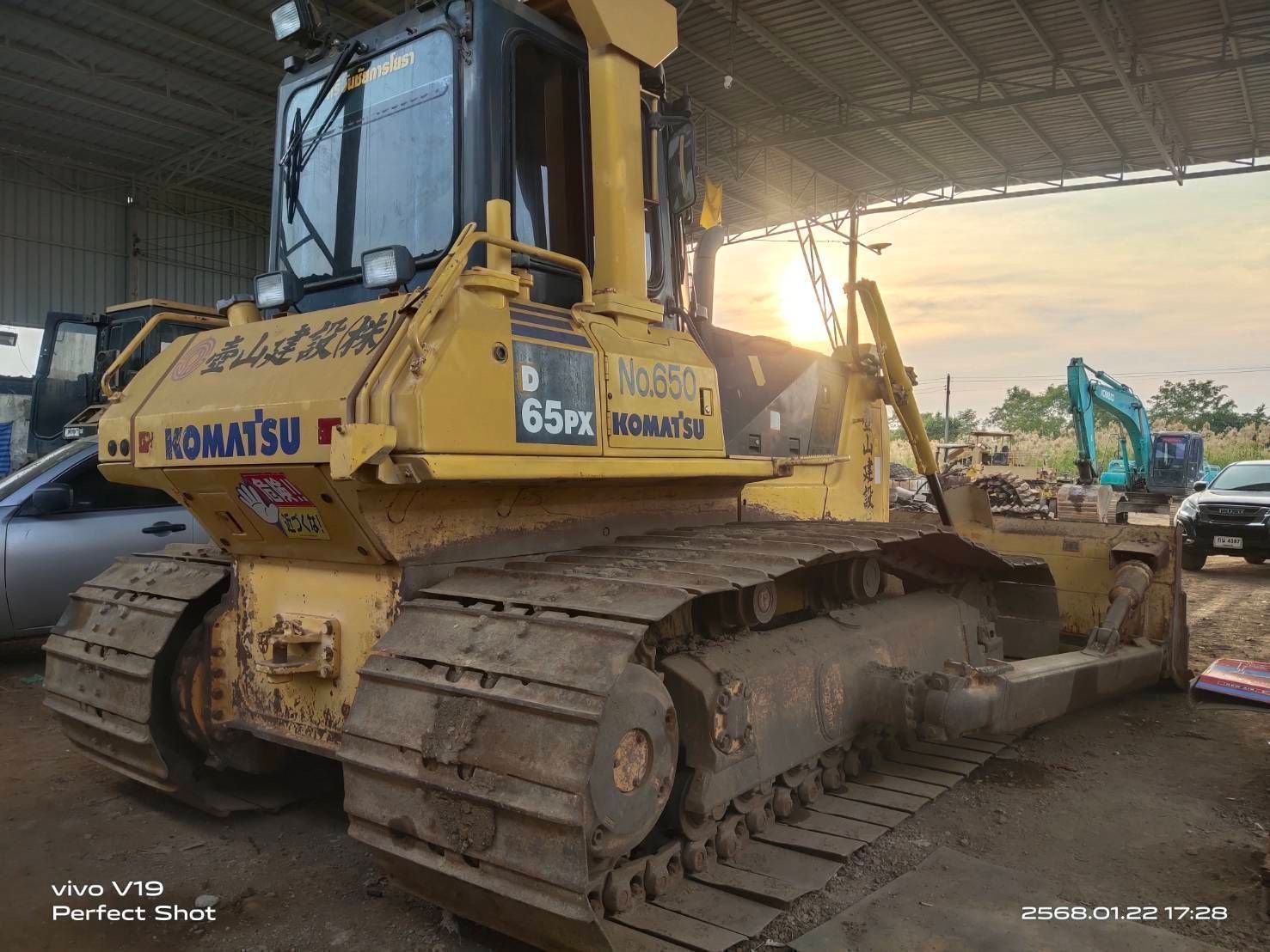 แทรกเตอร์ KOMATSU D65 เบออินเตอร์ ตัวท๊อป เก่านอก รถ 2 ปีก่วา แทรกเตอร์ KOMATSU D65 เบออินเตอร์ ตัวท๊อป เก่านอก รถ 2 ปีก่วา