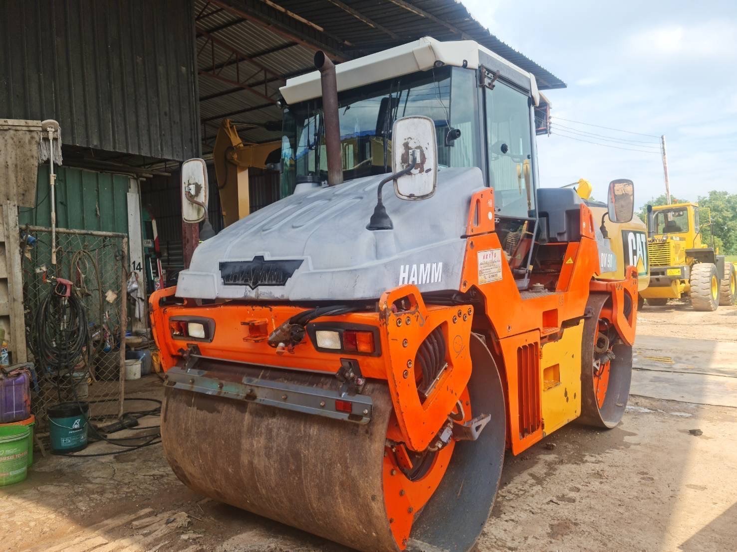 รถบท เบรกดาว HAMM รุ่น DV90VV ขนาด 9.5 ตัน เก๋งแอร์เย็น รถบท เบรกดาว HAMM รุ่น DV90VV ขนาด 9.5 ตัน เก๋งแอร์เย็น