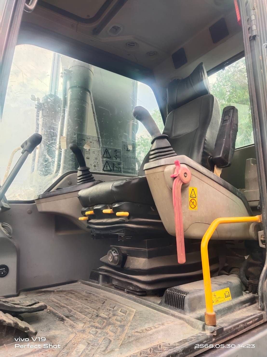 VOLVO EC210D ไมล์ ช.ม 93xx เครื่องดีไม่มีไอ ปั้มดี VOLVO EC210D ไมล์ ช.ม 93xx เครื่องดีไม่มีไอ ปั้มดี