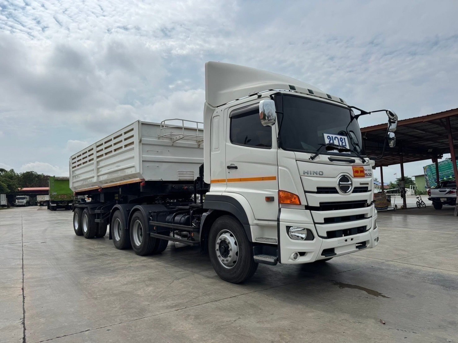 หัวลาก FM2P 380 ปี 2566 พร้อมหางเซมิดั้มพ์กะบะท้องเรือ หัวลาก FM2P 380 ปี 2566 พร้อมหางเซมิดั้มพ์กะบะท้องเรือ