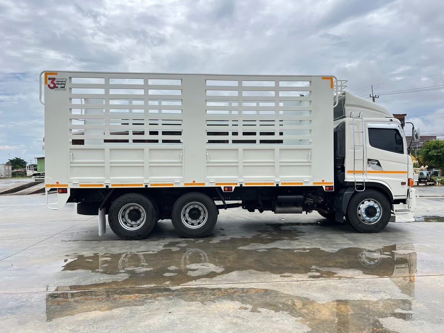 10ล้อ HINO FL8J 260 แรง (ไม่ดัมพ์ ) ยาว 6.30 เมตร 10ล้อ HINO FL8J 260 แรง (ไม่ดัมพ์ ) ยาว 6.30 เมตร