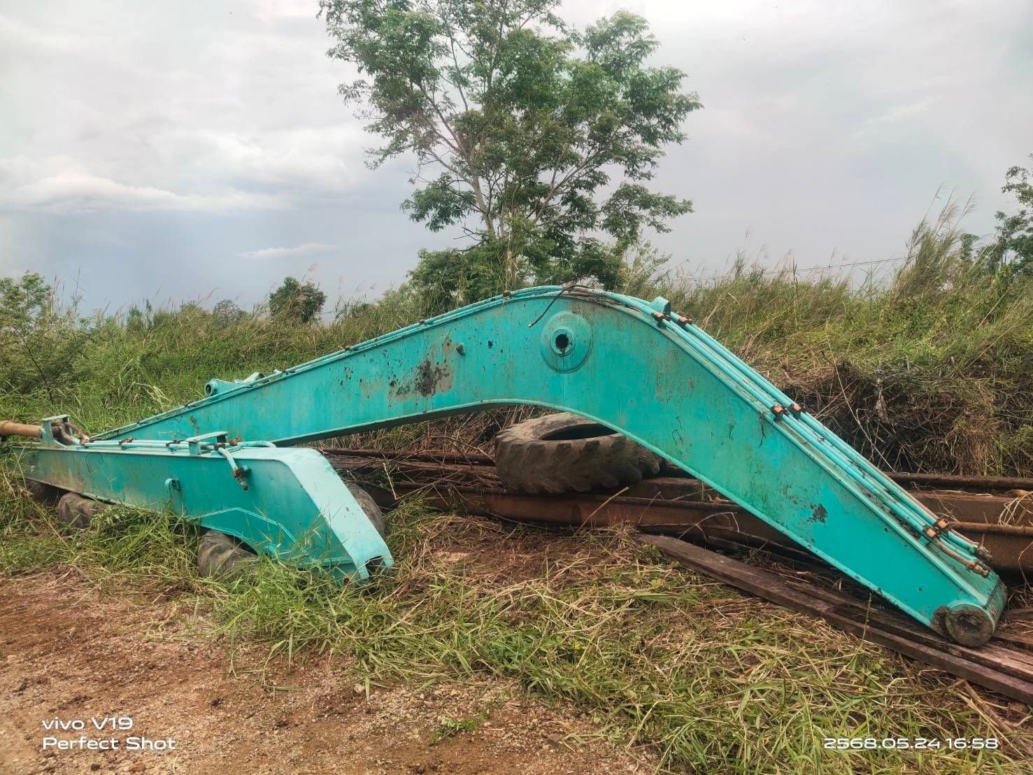 บูมยาว HITACHI ZX200 ยาว 16 เมตร ได้ทั้งบูมอาร์ม กระบอก บูมยาว HITACHI ZX200 ยาว 16 เมตร ได้ทั้งบูมอาร์ม กระบอก