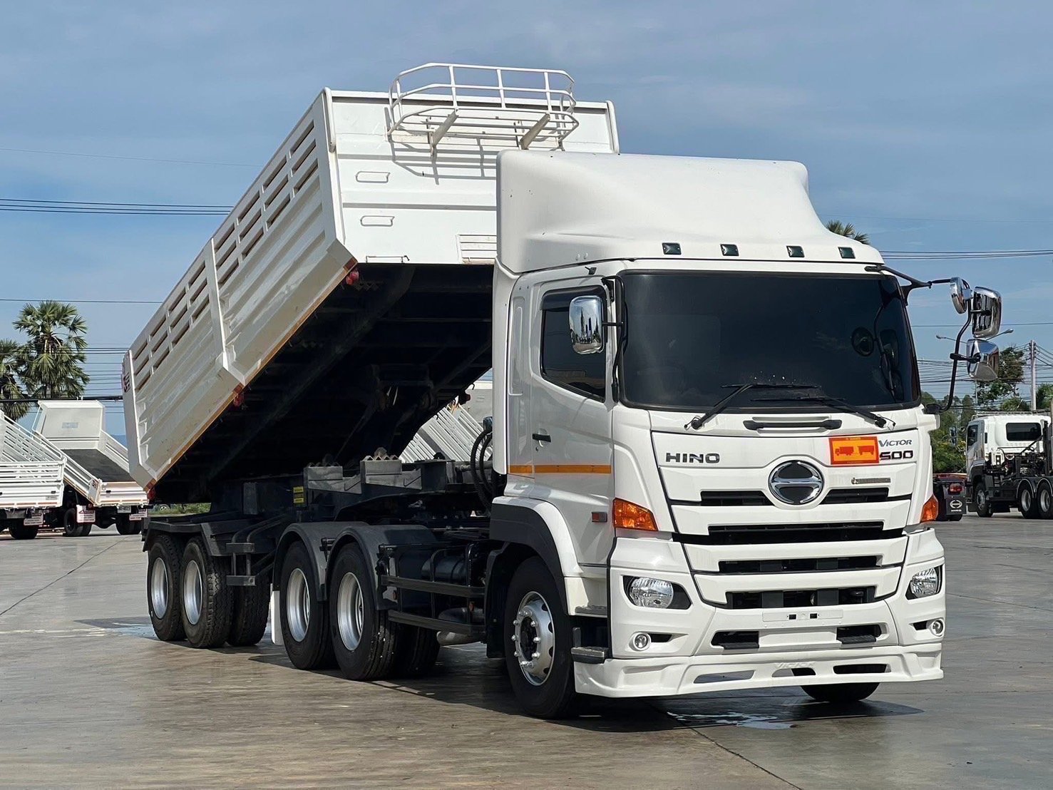 หัวลาก FM1A 344 พร้อมหางเซมิดัมพ์สามมิตร กะบะท้องเรือ สองเพลา หัวลาก FM1A 344 พร้อมหางเซมิดัมพ์สามมิตร กะบะท้องเรือ สองเพลา