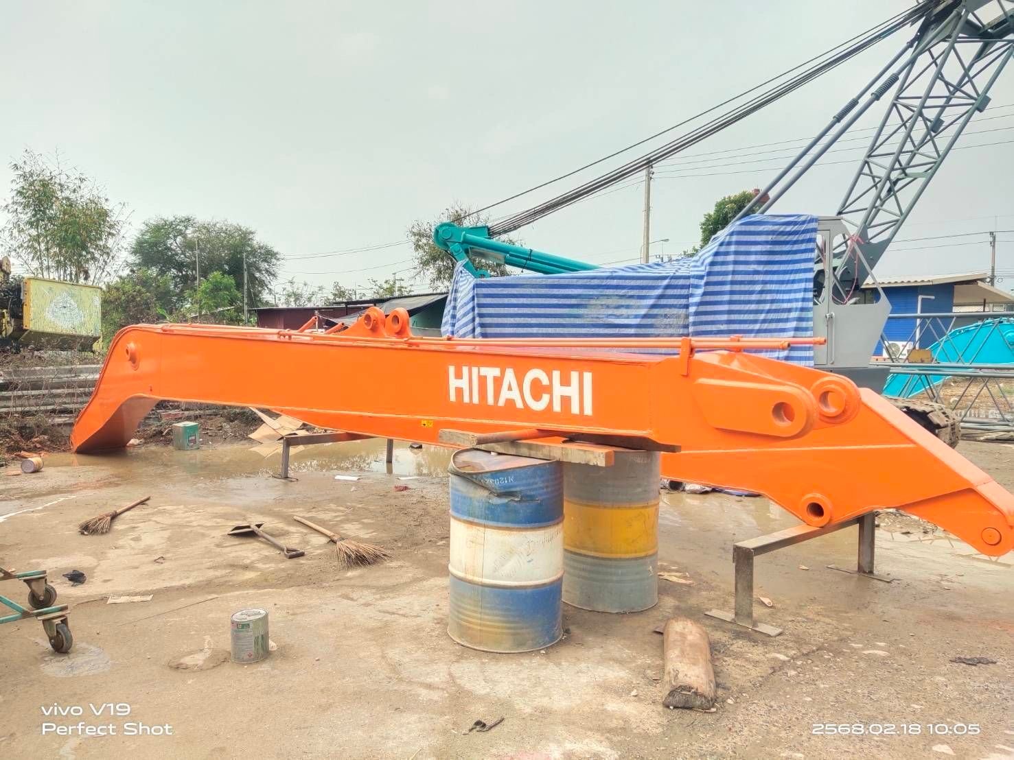 HITACHI ZX200  บูมยาว 18 เมตร  พิกัด ปทุม