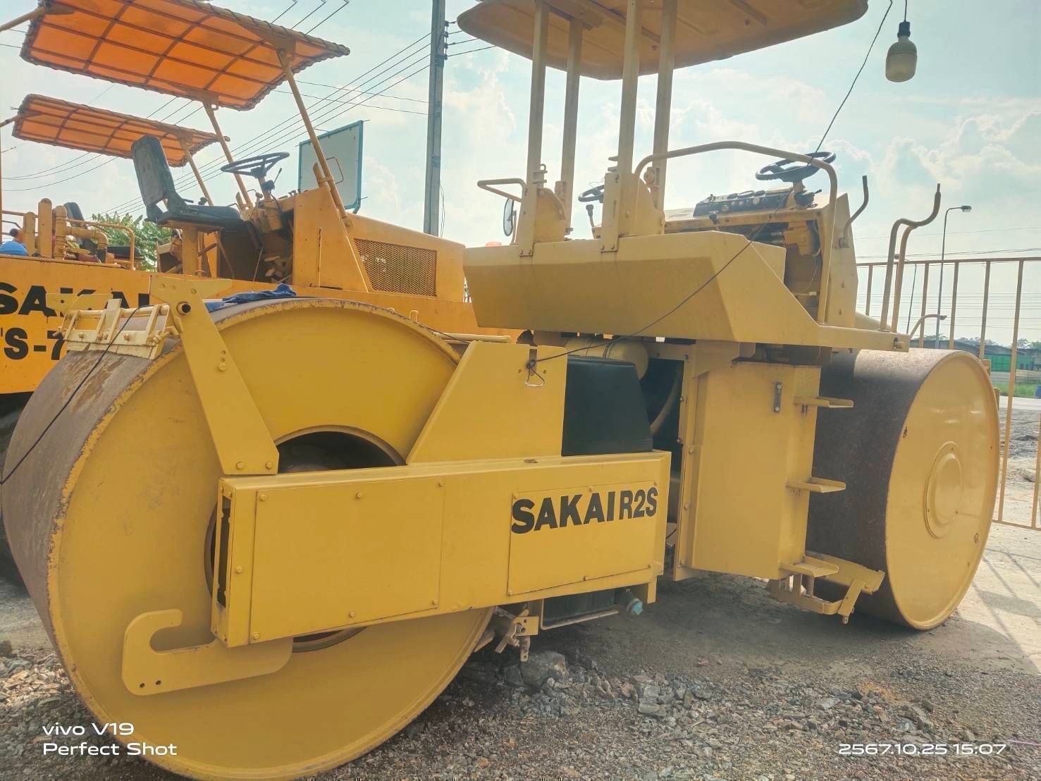รถบด SAKAI รุ่นR2S สามล้อเหล็ก เช็คช่อมเต็ม เครื่องปั้มเกียร์ รถบด SAKAI รุ่นR2S สามล้อเหล็ก เช็คช่อมเต็ม เครื่องปั้มเกียร์