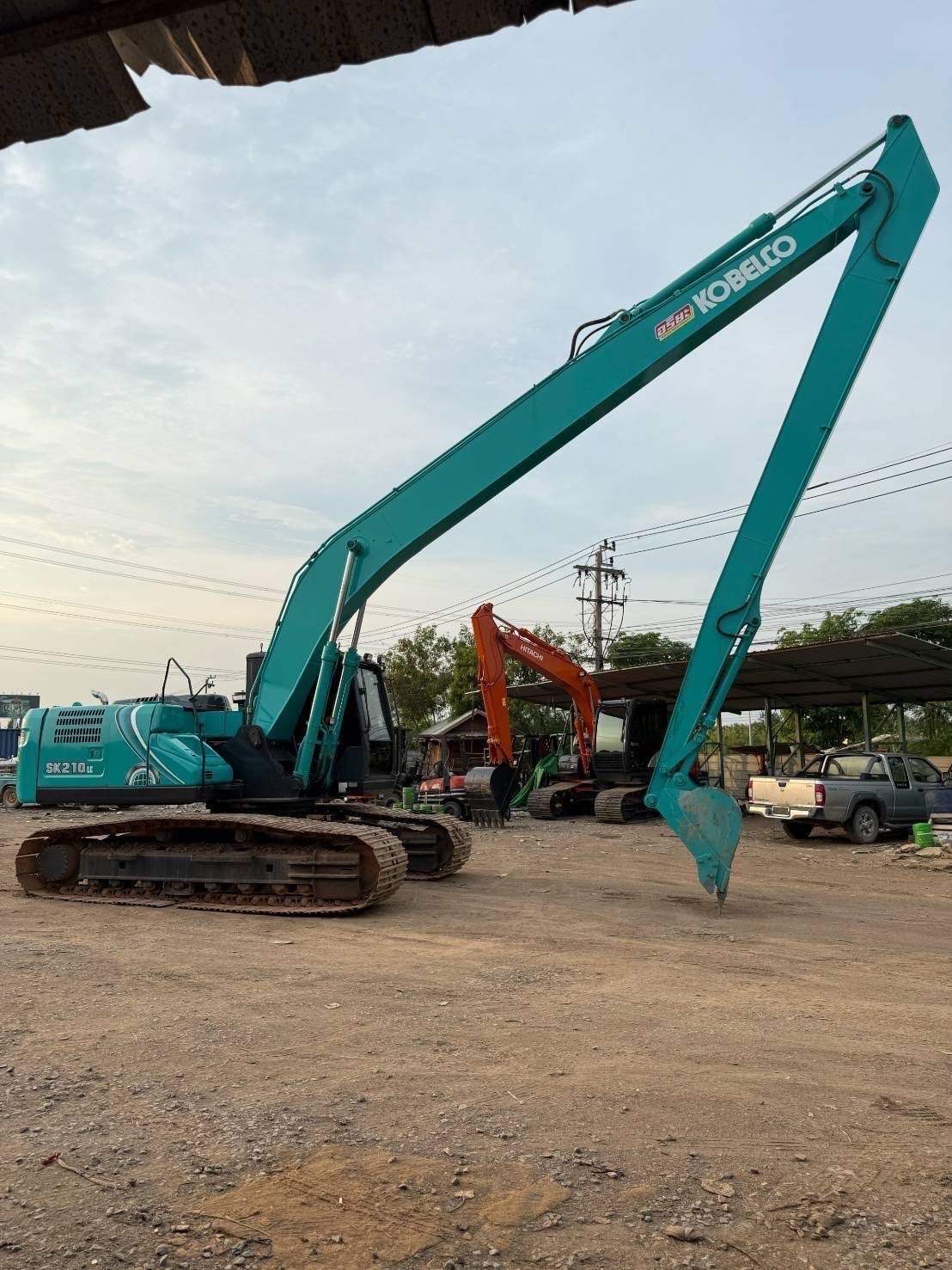 KOBELCO SK210 LC มากเท็น บูมยาว 16 เมตร เครื่องปั้มดี ช่วงล่างเต็ม KOBELCO SK210 LC มากเท็น บูมยาว 16 เมตร เครื่องปั้มดี ช่วงล่างเต็ม