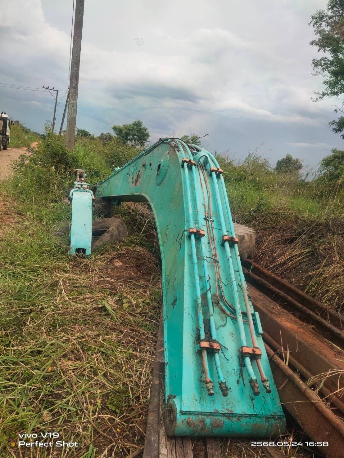 บูมยาว HITACHI ZX200 ยาว 16 เมตร ได้ทั้งบูมอาร์ม กระบอก