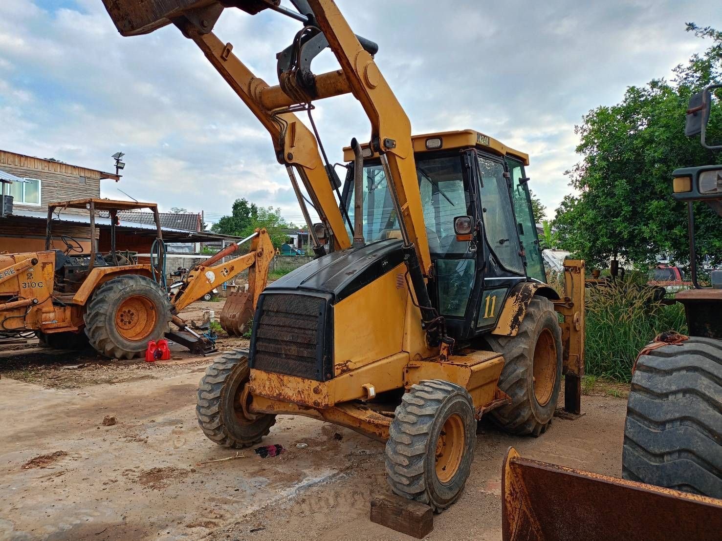 รถตัก CATERPILLAR 424D หน้าตักหลังขุด