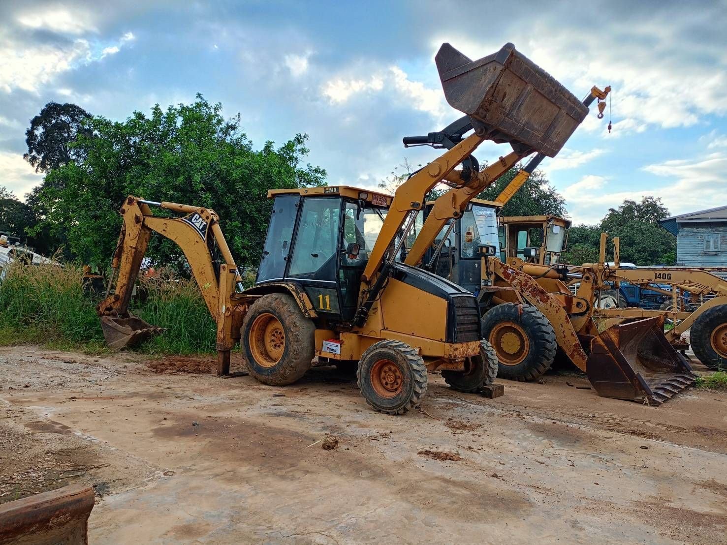 รถตัก CATERPILLAR 424D หน้าตักหลังขุด รถตัก CATERPILLAR 424D หน้าตักหลังขุด
