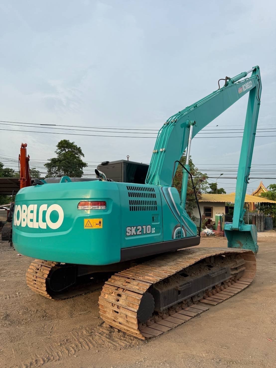 KOBELCO SK210 LC มากเท็น บูมยาว 16 เมตร เครื่องปั้มดี ช่วงล่างเต็ม KOBELCO SK210 LC มากเท็น บูมยาว 16 เมตร เครื่องปั้มดี ช่วงล่างเต็ม