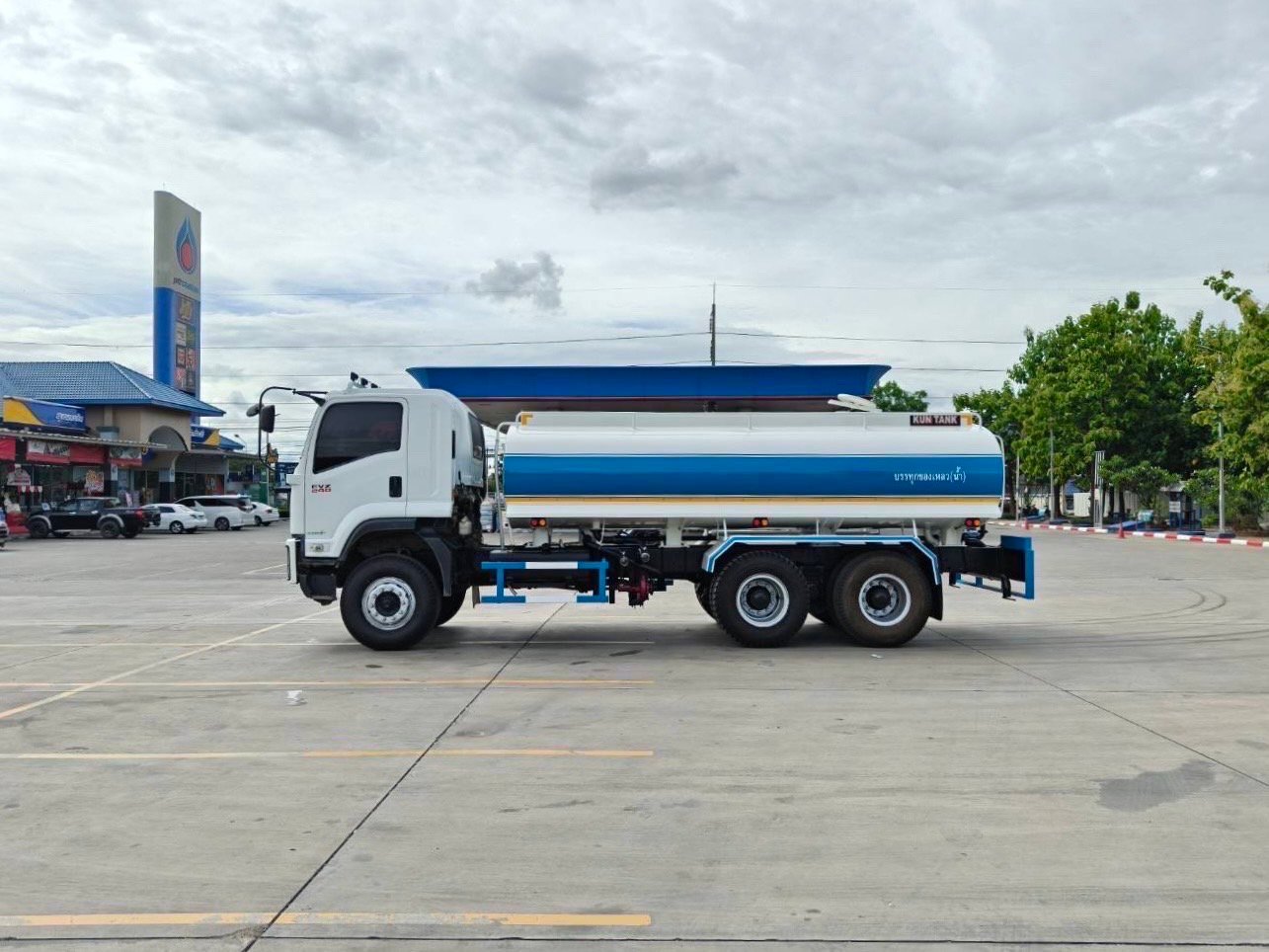 10ล้อ ISUZU FVZ 240 แรง ถังนำ้สเปย์ท้าย 2 เพลา