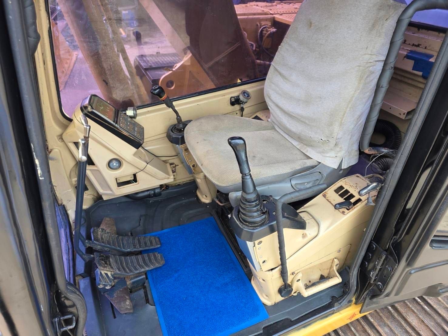CAT320LC 1KI00342 บูมยาว 16 M.ไฟฟ้าครบ CAT320LC 1KI00342 บูมยาว 16 M.ไฟฟ้าครบ