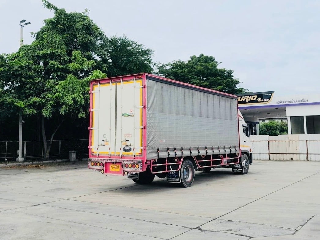 6 ล้อ HINO FG8J 240 แรง ตู้ผ้าใบ ยาว 7.80 เมตร อู่ BBC 6 ล้อ HINO FG8J 240 แรง ตู้ผ้าใบ ยาว 7.80 เมตร อู่ BBC