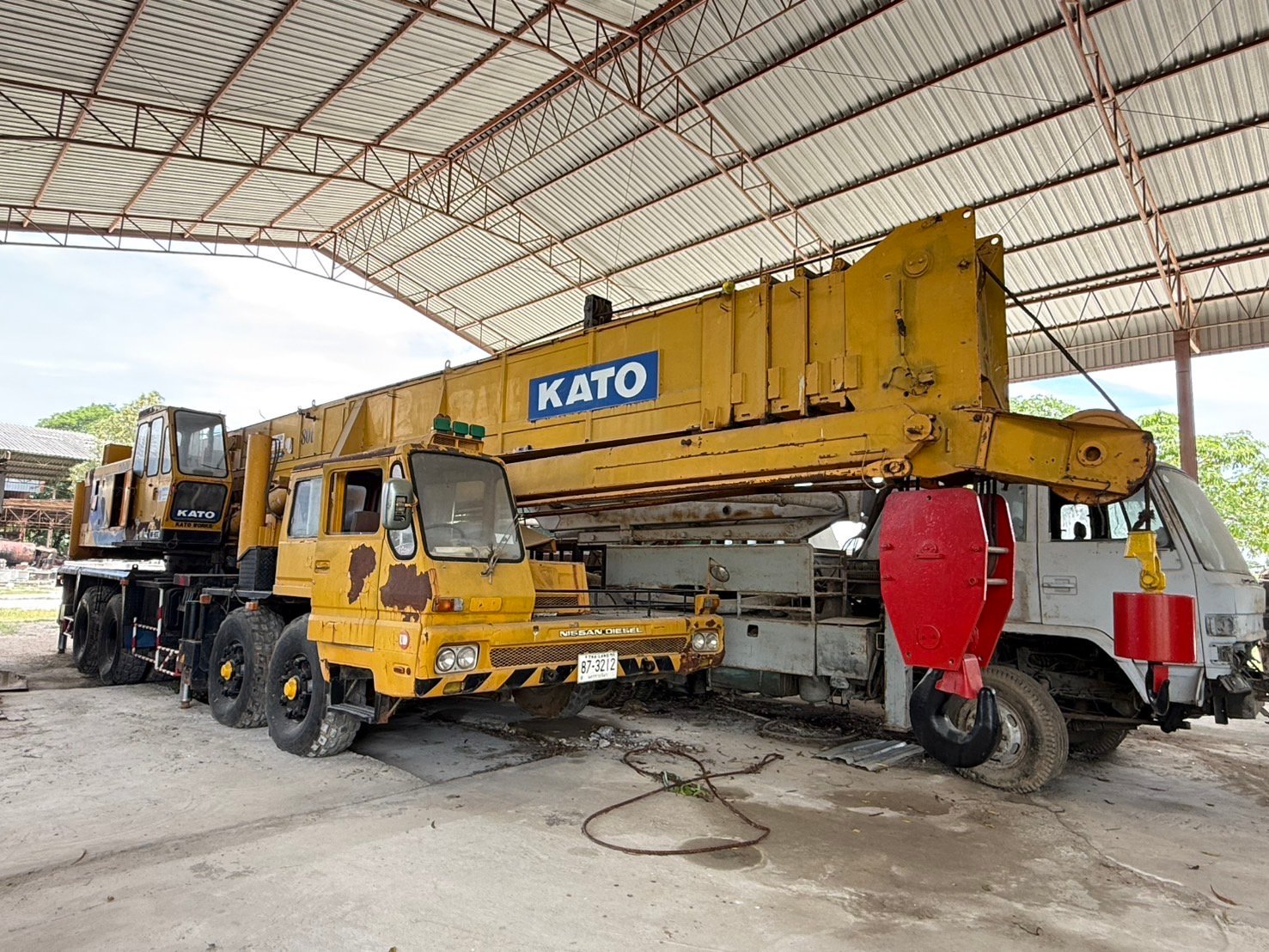 รถเครน KATO. หนัก 80 ตัน