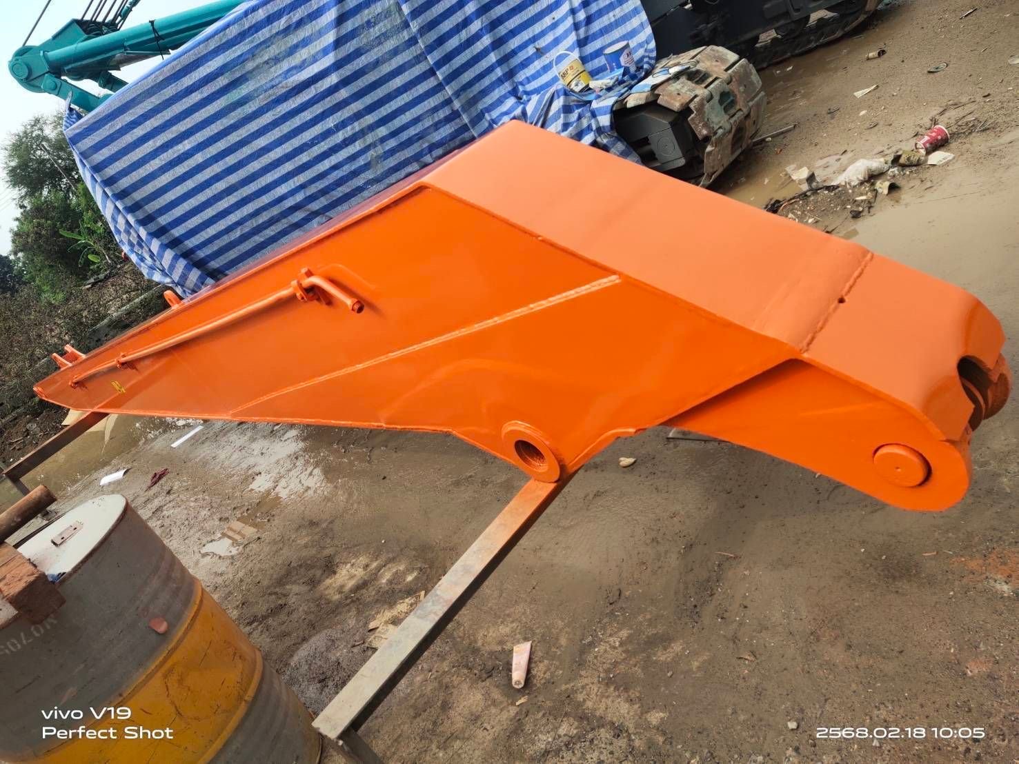 HITACHI ZX200 บูมยาว 18 เมตร พิกัด ปทุม HITACHI ZX200 บูมยาว 18 เมตร พิกัด ปทุม