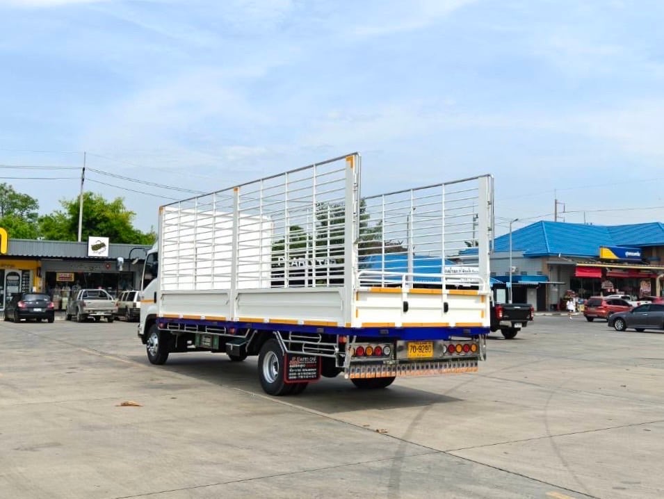 FRR 210 ปี 2562 กะบะ 6.50 เมตร ยางกะทะ 9.5-17.5 FRR 210 ปี 2562 กะบะ 6.50 เมตร ยางกะทะ 9.5-17.5