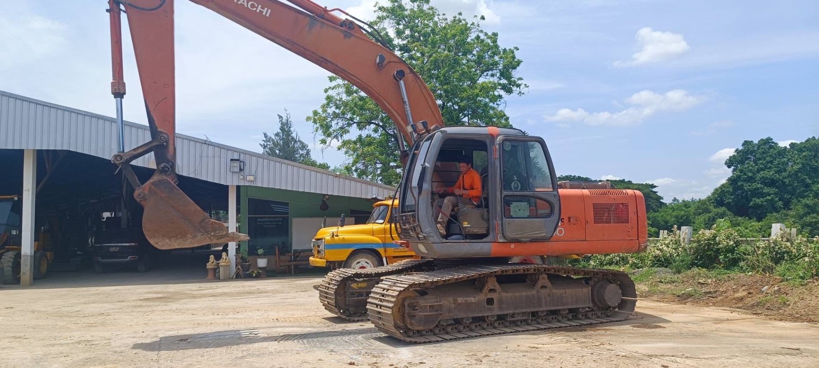 Hitachi Zx200-1 รถพร้อมใช้งาน