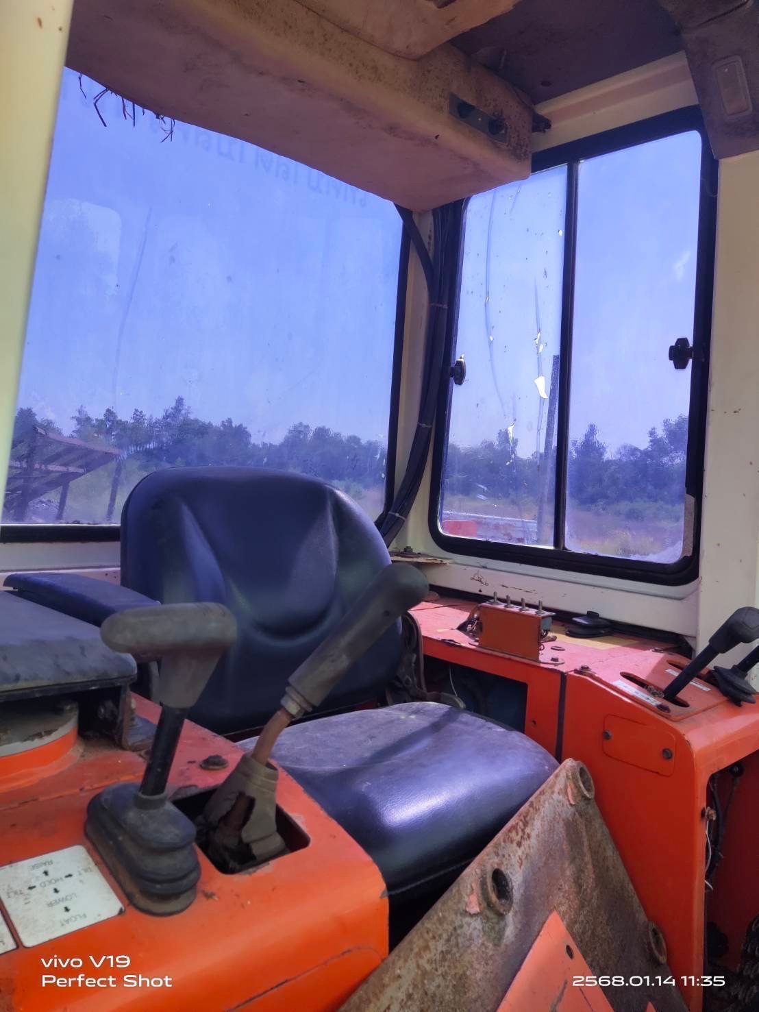 แทรกเตอร์ DOOSAN รุ่น DD80L เก๋งแอร์ แทรกเตอร์ DOOSAN รุ่น DD80L เก๋งแอร์