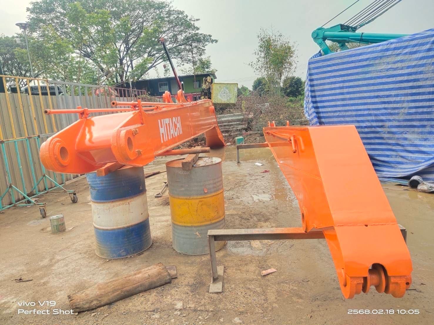 HITACHI ZX200  บูมยาว 18 เมตร  พิกัด ปทุม