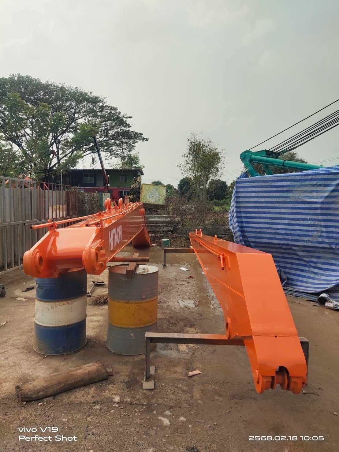 HITACHI ZX200 บูมยาว 18 เมตร พิกัด ปทุม HITACHI ZX200 บูมยาว 18 เมตร พิกัด ปทุม