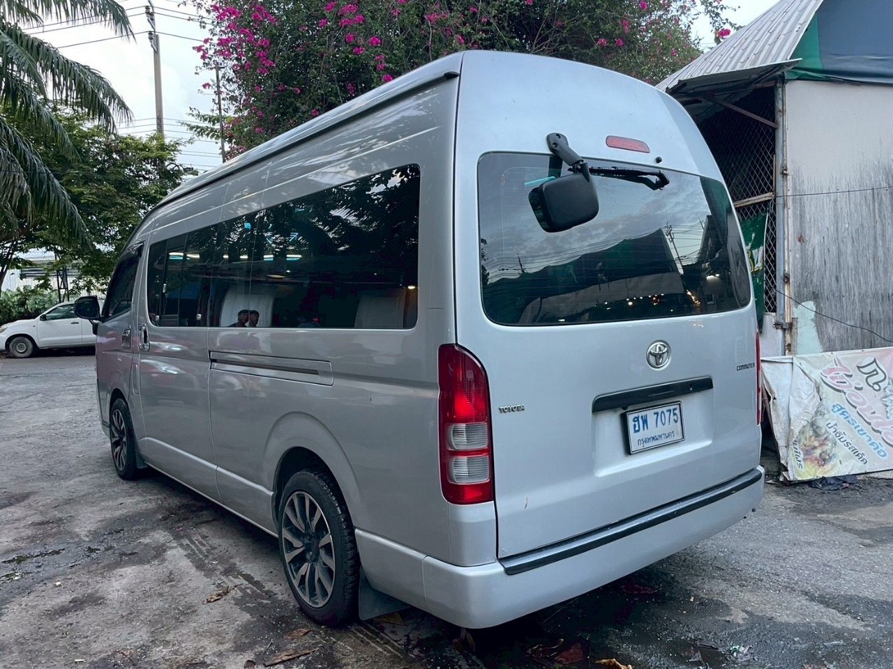 2012 Toyota commuter 2.5 mt ป้ายฟ้าแท้ ประตูดูด แอร์ไมรบัส ราคา 477,000.- อุปกรณ์รครบ วิ่ง 280,xxxkm 2012 Toyota commuter 2.5 mt ป้ายฟ้าแท้ ประตูดูด แอร์ไมรบัส ราคา 477,000.- อุปกรณ์รครบ วิ่ง 280,xxxkm