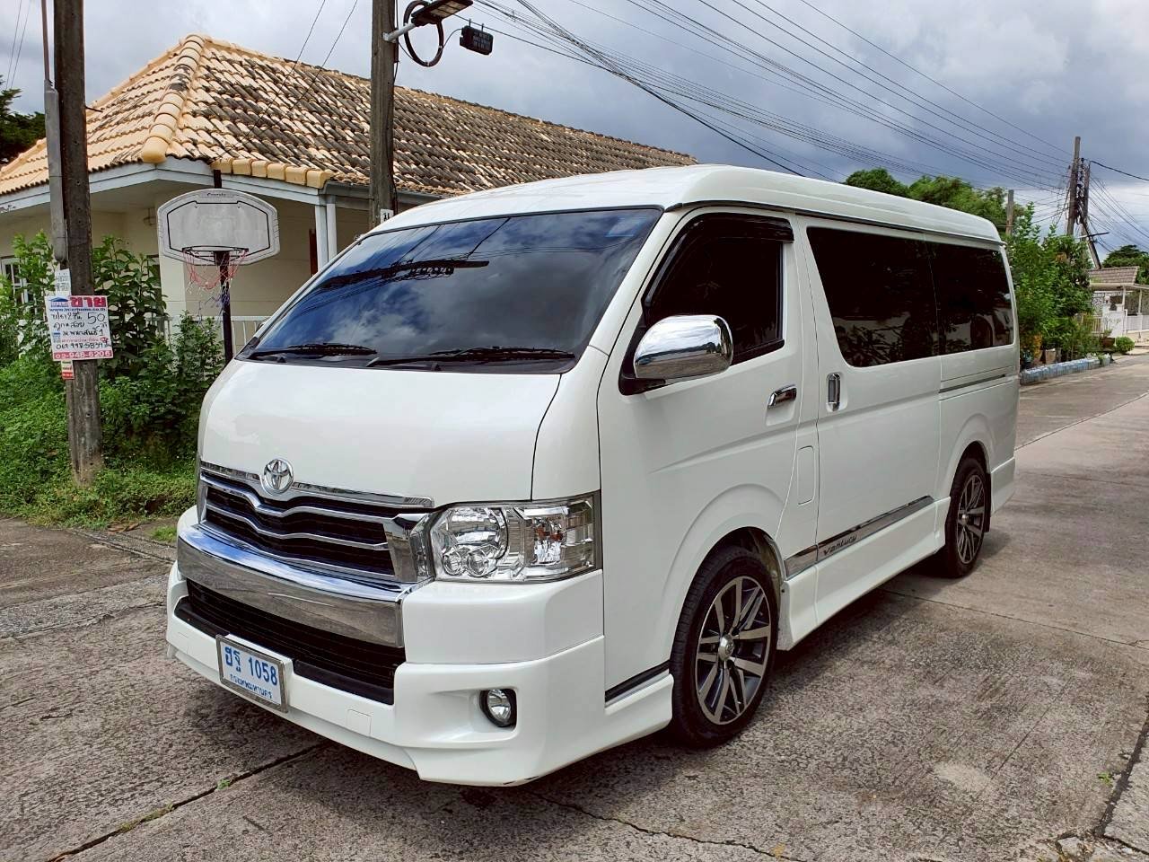 #TOYOTA VENTURY 3.V ปี2017 สีขาว