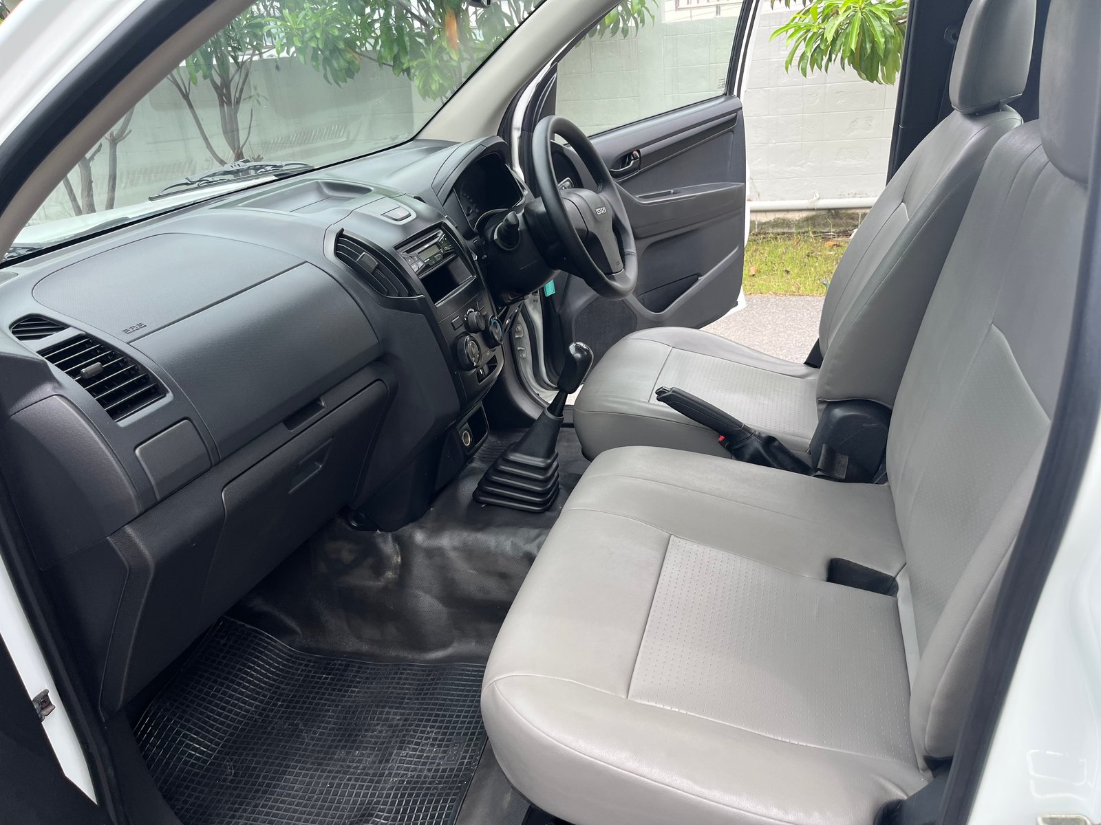 2019 Isuzu dmax 1.9 mt 6 เกียร์ ขาย 245,000.- ผ่อน 500072 สอบถาม 0853375537