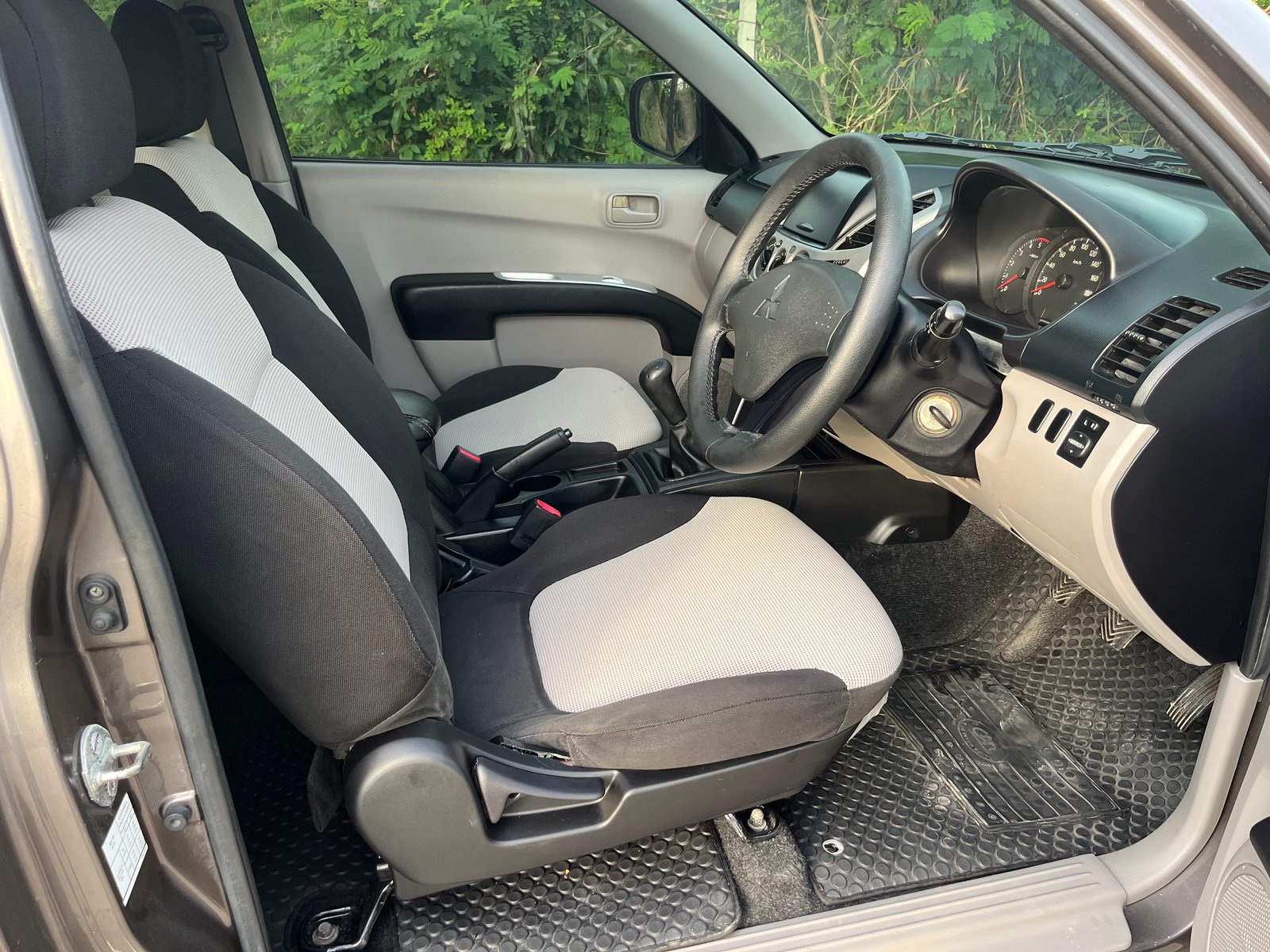 2012 Mitsubishi triton 2.5 mt ดีเซล