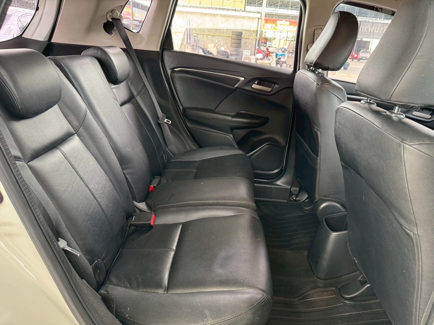 Honda jazz ตัวS สีขาว Y2020 ไมล์ 82,xxx KM