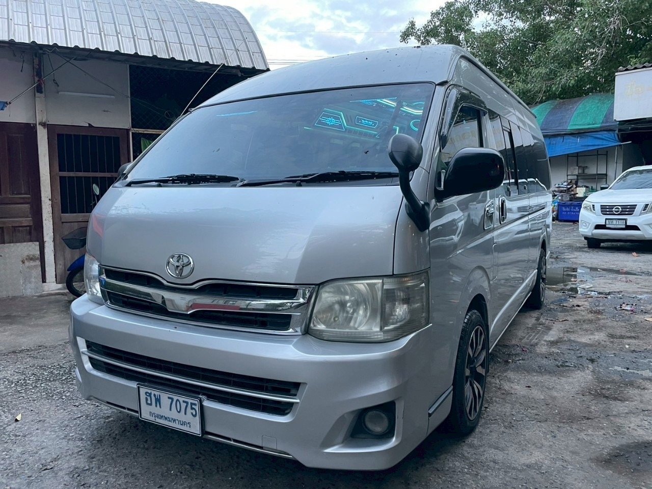 2012 Toyota commuter 2.5 mt ป้ายฟ้าแท้ ประตูดูด แอร์ไมรบัส ราคา 477,000.- อุปกรณ์รครบ วิ่ง 280,xxxkm