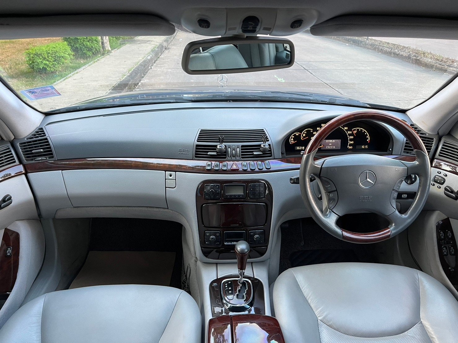 2001 Benz S320 3.2 AT ขาย 188,000.- เอกสารครบ ประตูดูด ภายในสวย สอบถาม 0853375537 เอ 2001 Benz S320 3.2 AT ขาย 188,000.- เอกสารครบ ประตูดูด ภายในสวย สอบถาม 0853375537 เอ