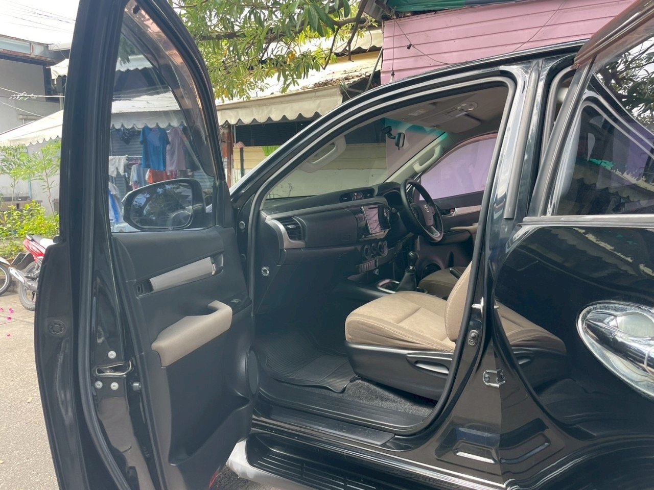 2018 Toyota revo 2.4e  mt 4ประตู ยกสูง
ราคา 377,000.- 
เอกสารครบ มีนบุรี กทม  
0853375537