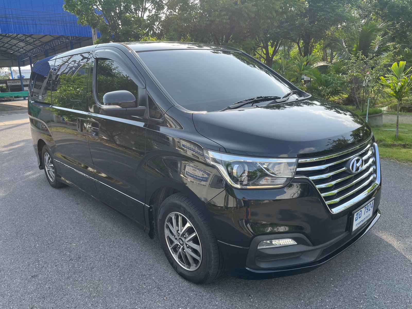 2019 Hyundai h1 2.5 elite ประตูไฟฟ้า ซ้าย ม่านบังแดด จอกลาง แอนดอย สีดำ แอร์ราว ขาย 775,000.- เอกสาร