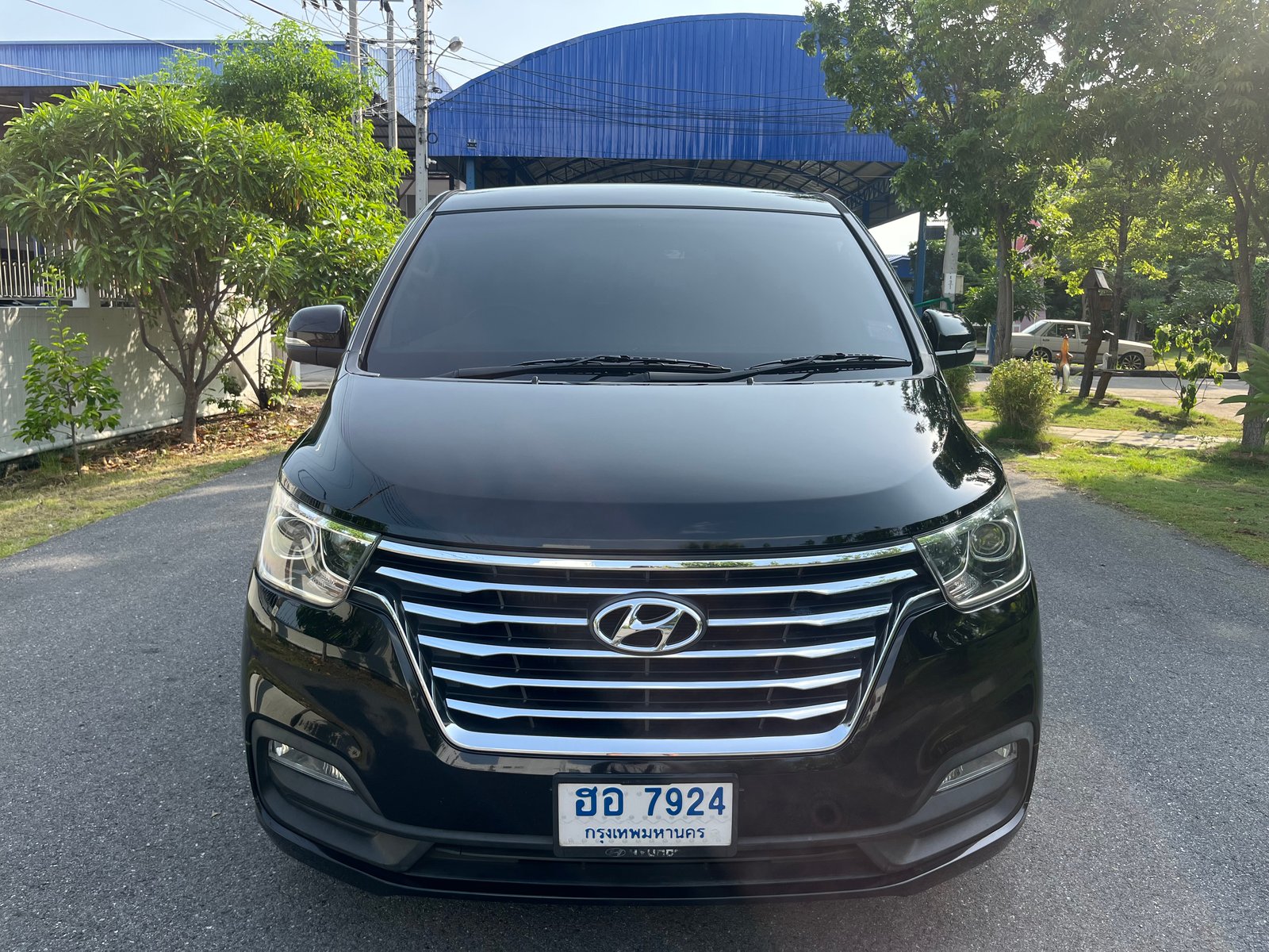 2019 Hyundai h1 2.5 elite ประตูไฟฟ้า ซ้าย ม่านบังแดด จอกลาง แอนดอย สีดำ แอร์ราว ขาย 775,000.- เอกสาร 2019 Hyundai h1 2.5 elite ประตูไฟฟ้า ซ้าย ม่านบังแดด จอกลาง แอนดอย สีดำ แอร์ราว ขาย 775,000.- เอกสาร