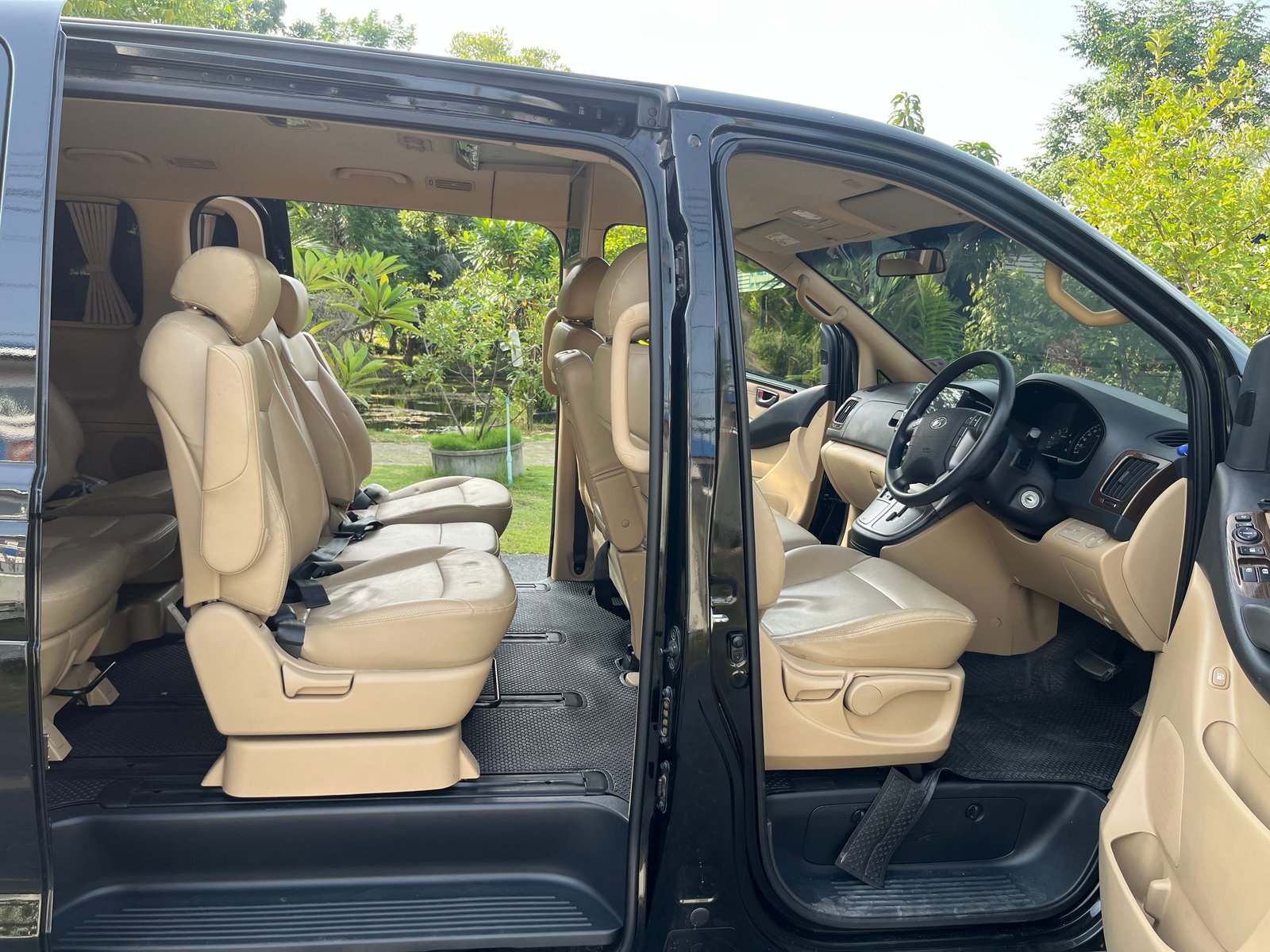 2019 Hyundai h1 2.5 elite ประตูไฟฟ้า ซ้าย ม่านบังแดด จอกลาง แอนดอย สีดำ แอร์ราว ขาย 775,000.- เอกสาร